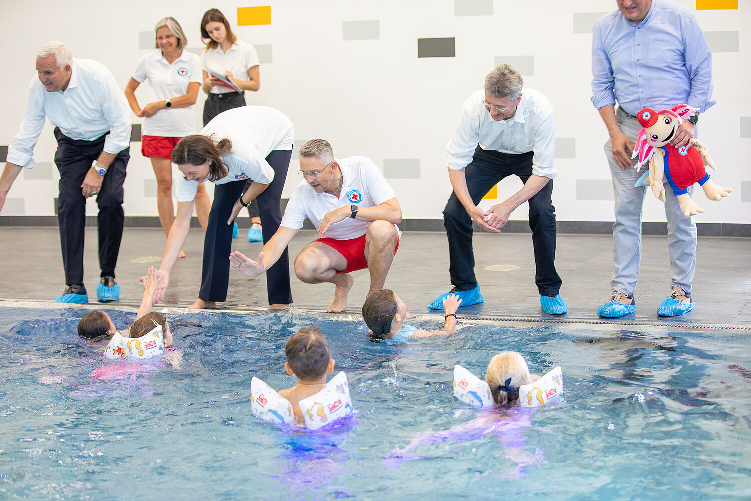 Wasserwacht-Bayern startet Kampagne „Bayern Schwimmt“ wieder in Präsenz / Videos über 87.000-mal aufgerufen
